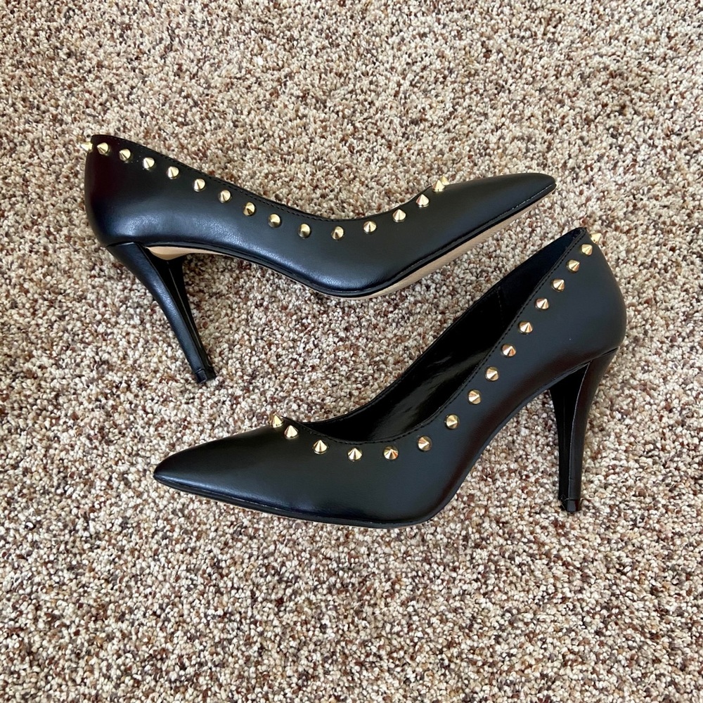 Kardashian Kollection Black w/ Gold Studs Heels 7